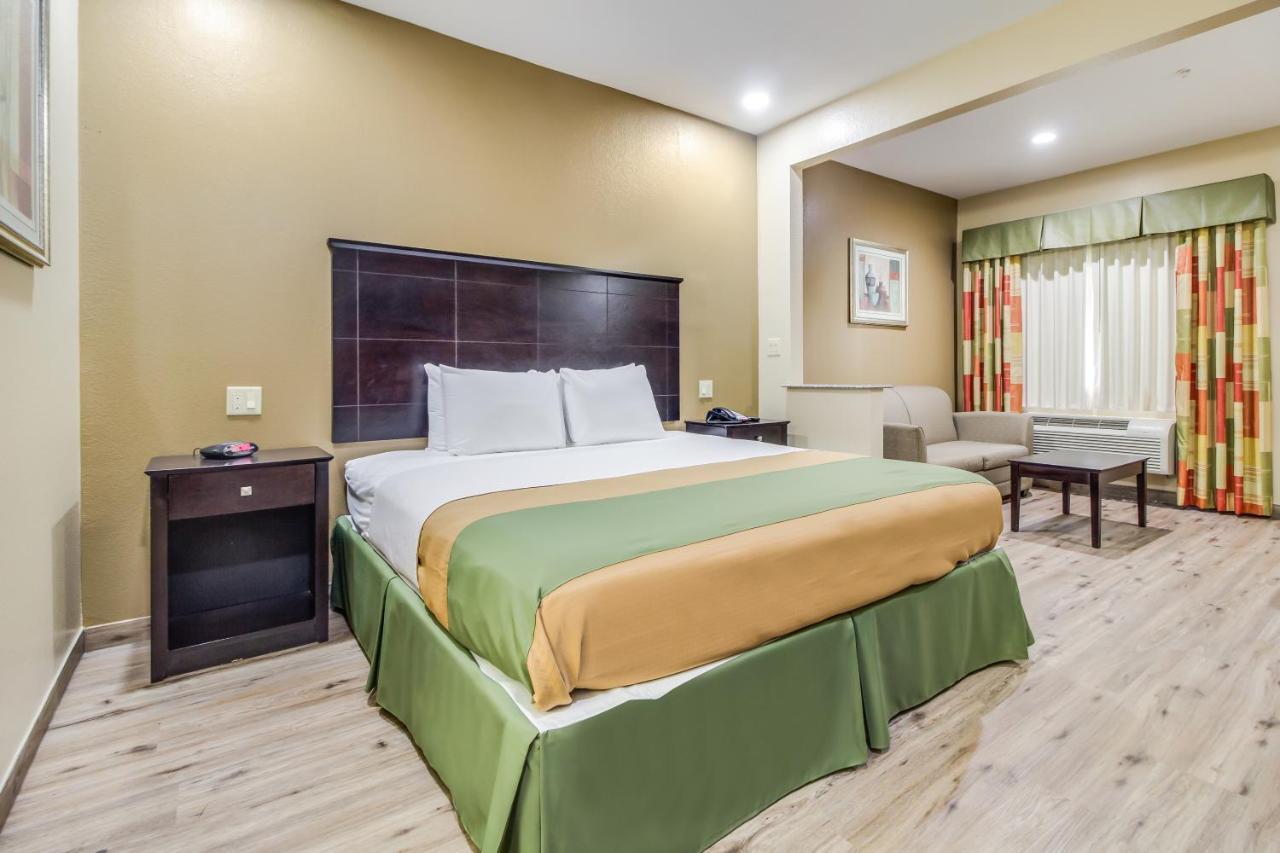 Americas Best Value Inn & Suites Томбол Екстериор снимка