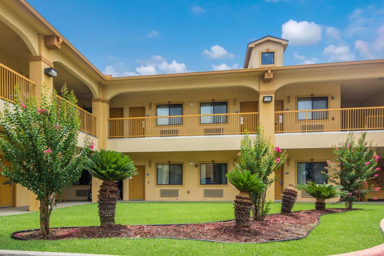 Americas Best Value Inn & Suites Томбол Екстериор снимка