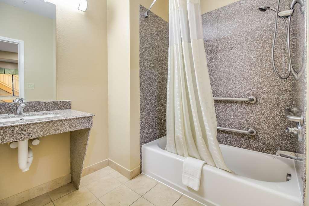 Americas Best Value Inn & Suites Томбол Екстериор снимка