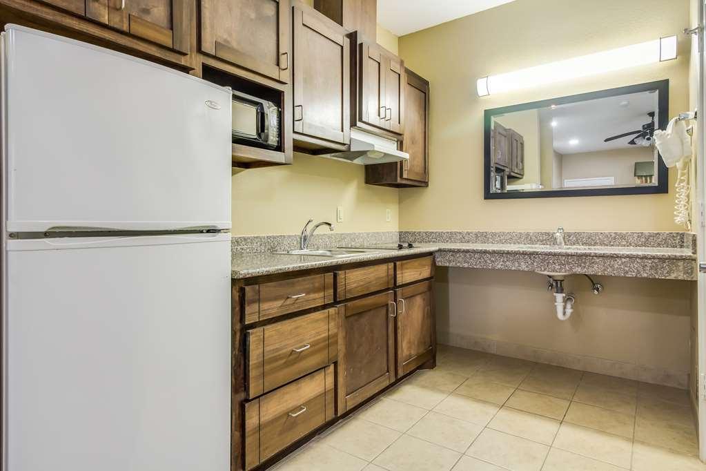 Americas Best Value Inn & Suites Томбол Стая снимка