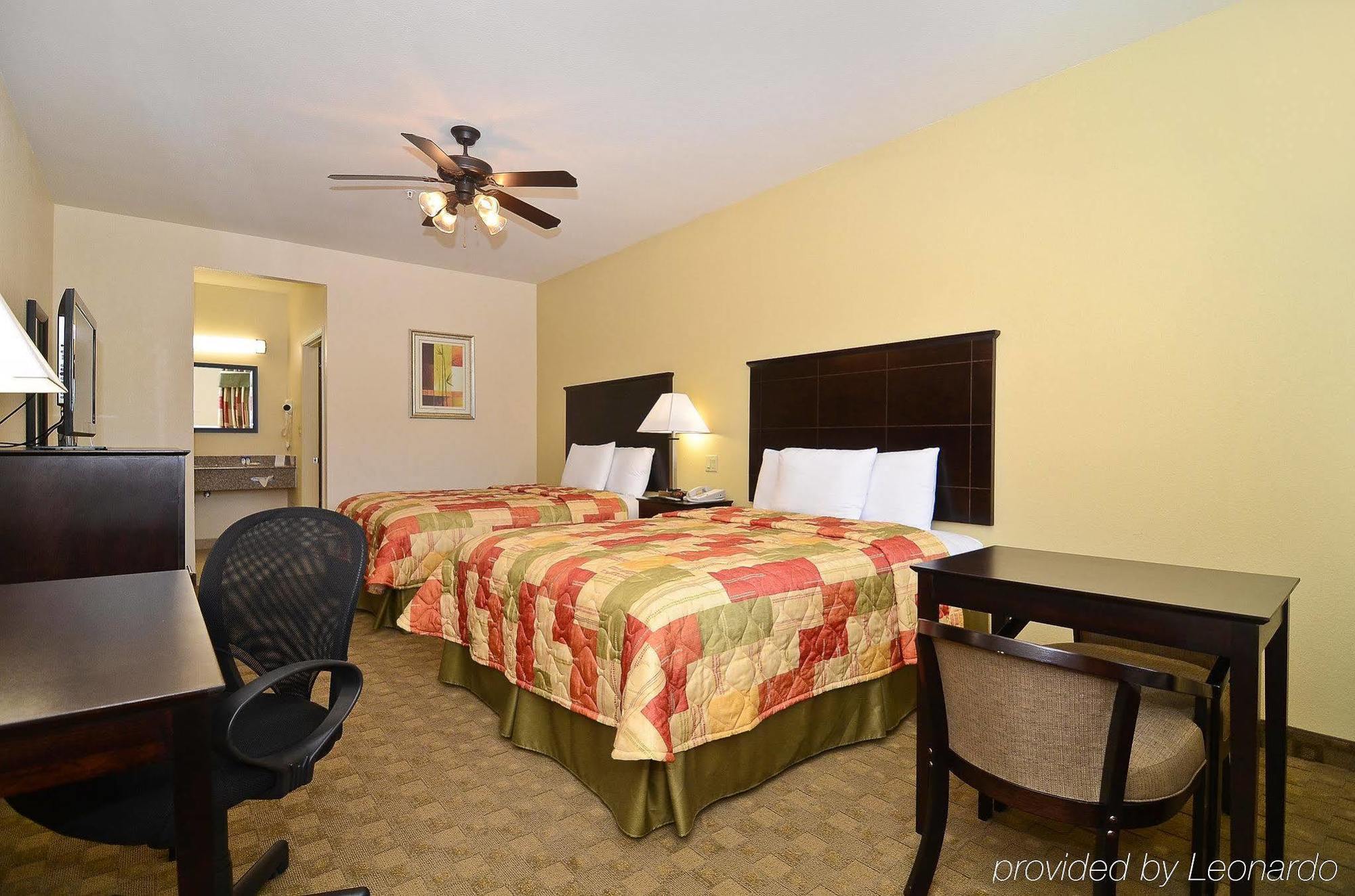 Americas Best Value Inn & Suites Томбол Стая снимка